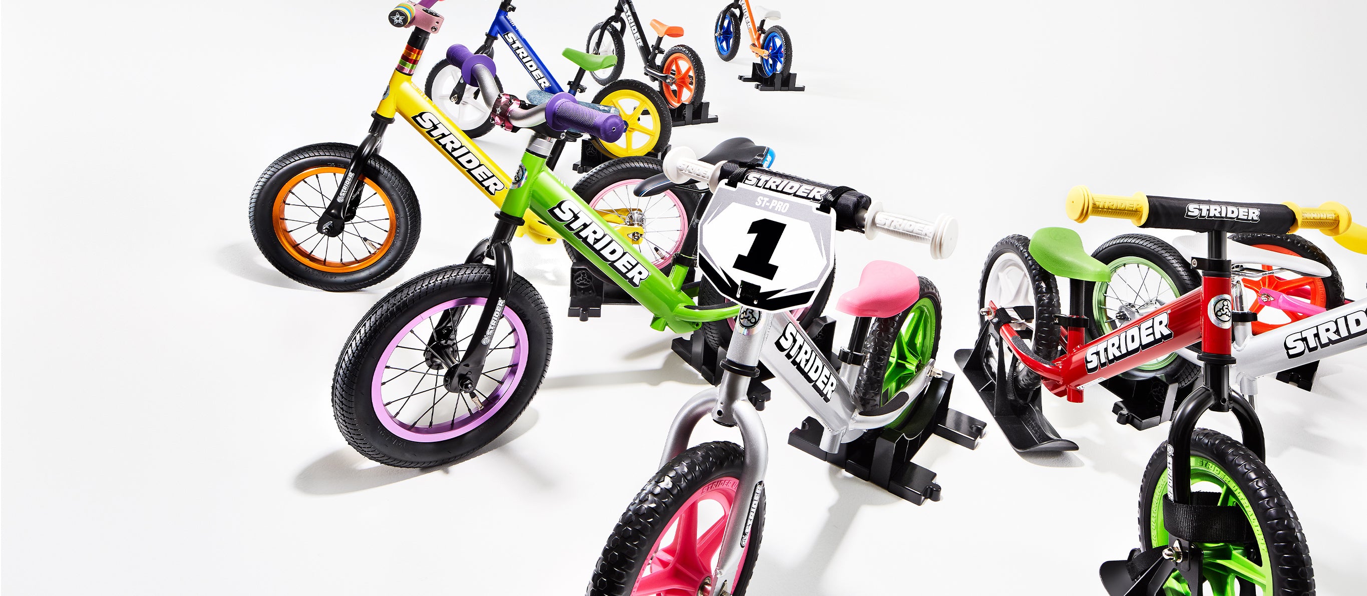 ストライダー ムラサキスポーツ限定 トリコロールカラー モデル