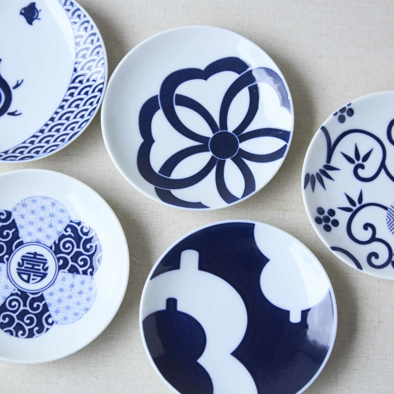 青と白 花模様の骨董小皿5枚セット 青と白 花模様