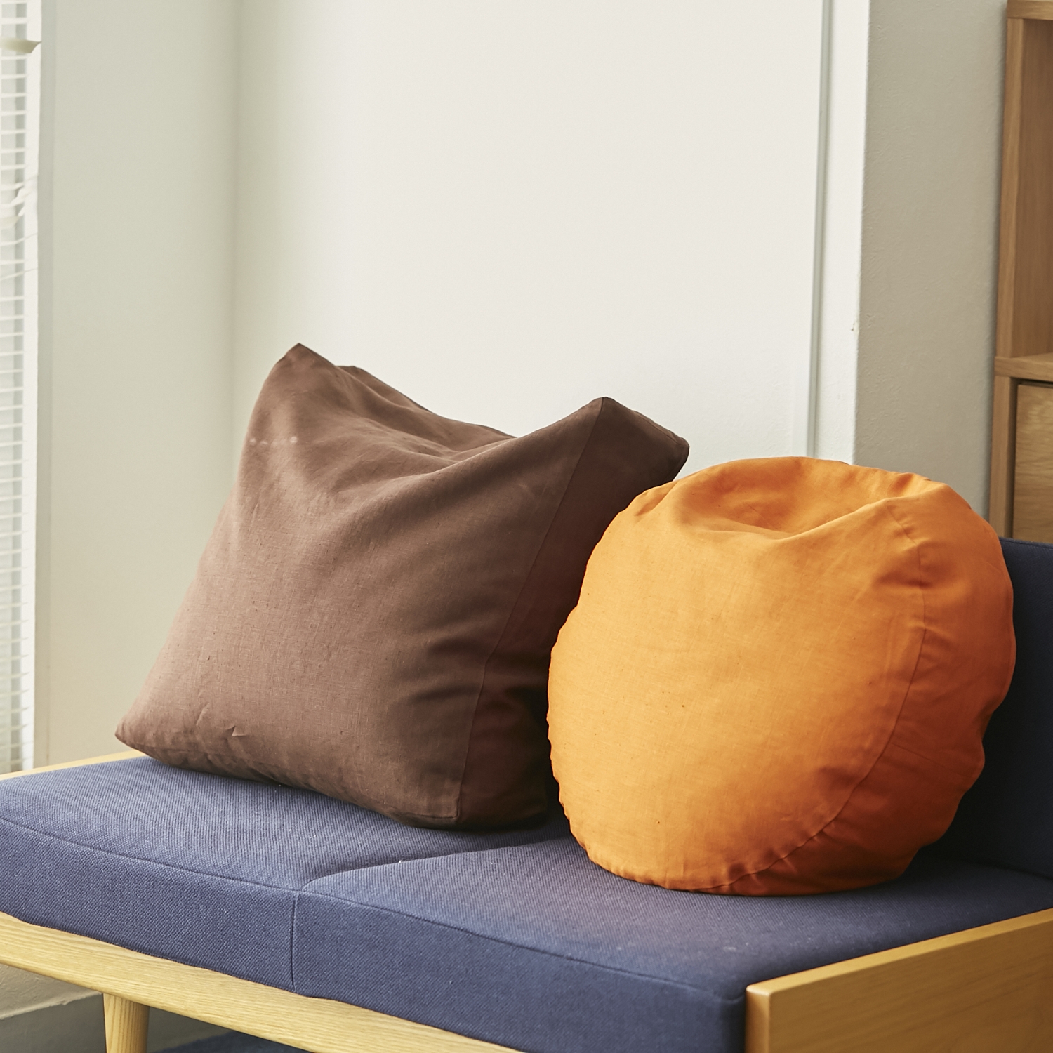 FIBER ART STUDIO/リネンクッションチェア ラウンド -特殊ビーズが