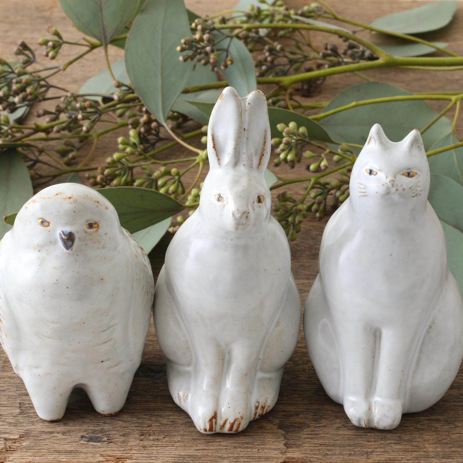 sen/動物のオブジェ rabbit（ウサギ） -シュールな表情でこちらを見て