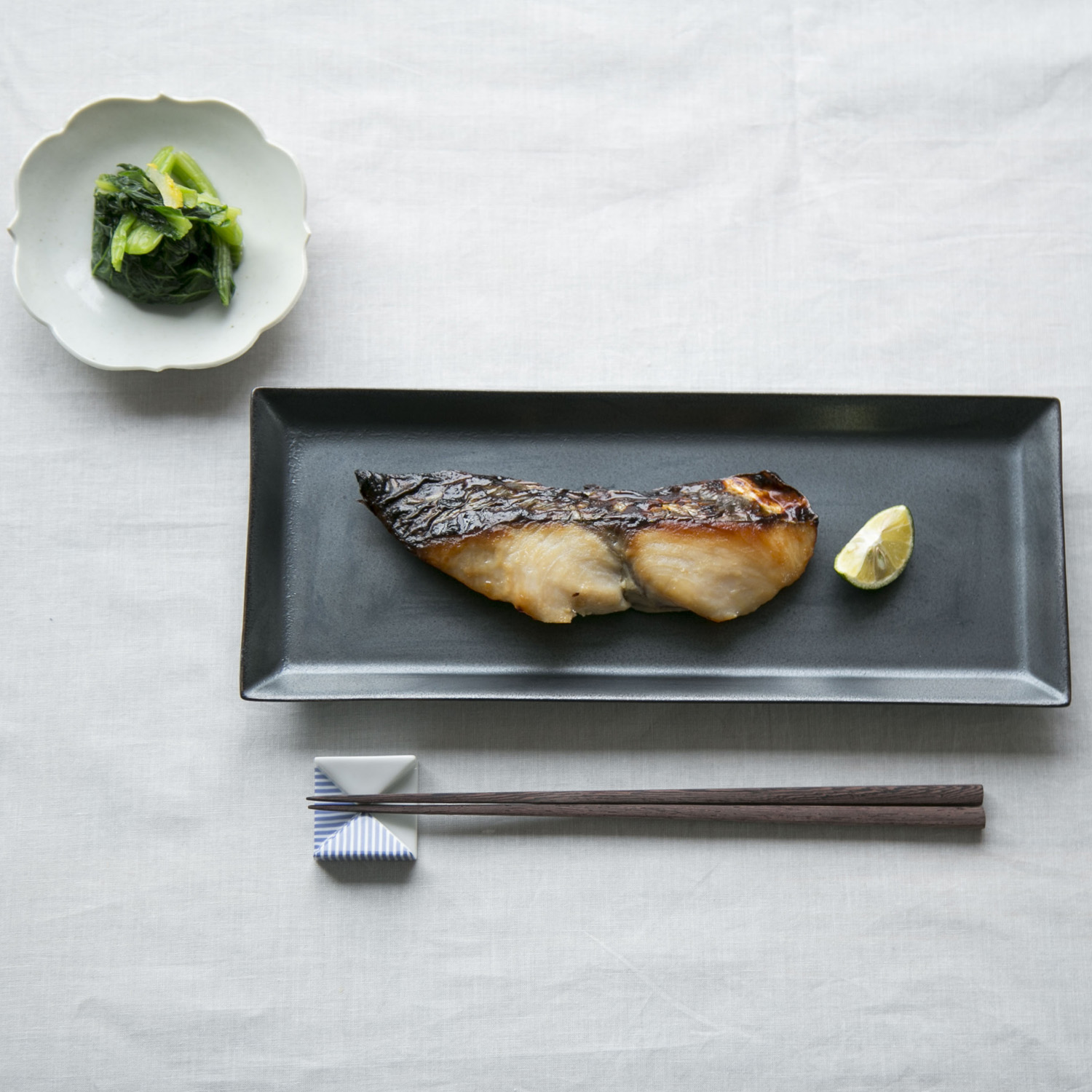 KIHARA/SQUARE 長角皿 黒鉄砂 -深い黒釉が料理を引き立ててくれます