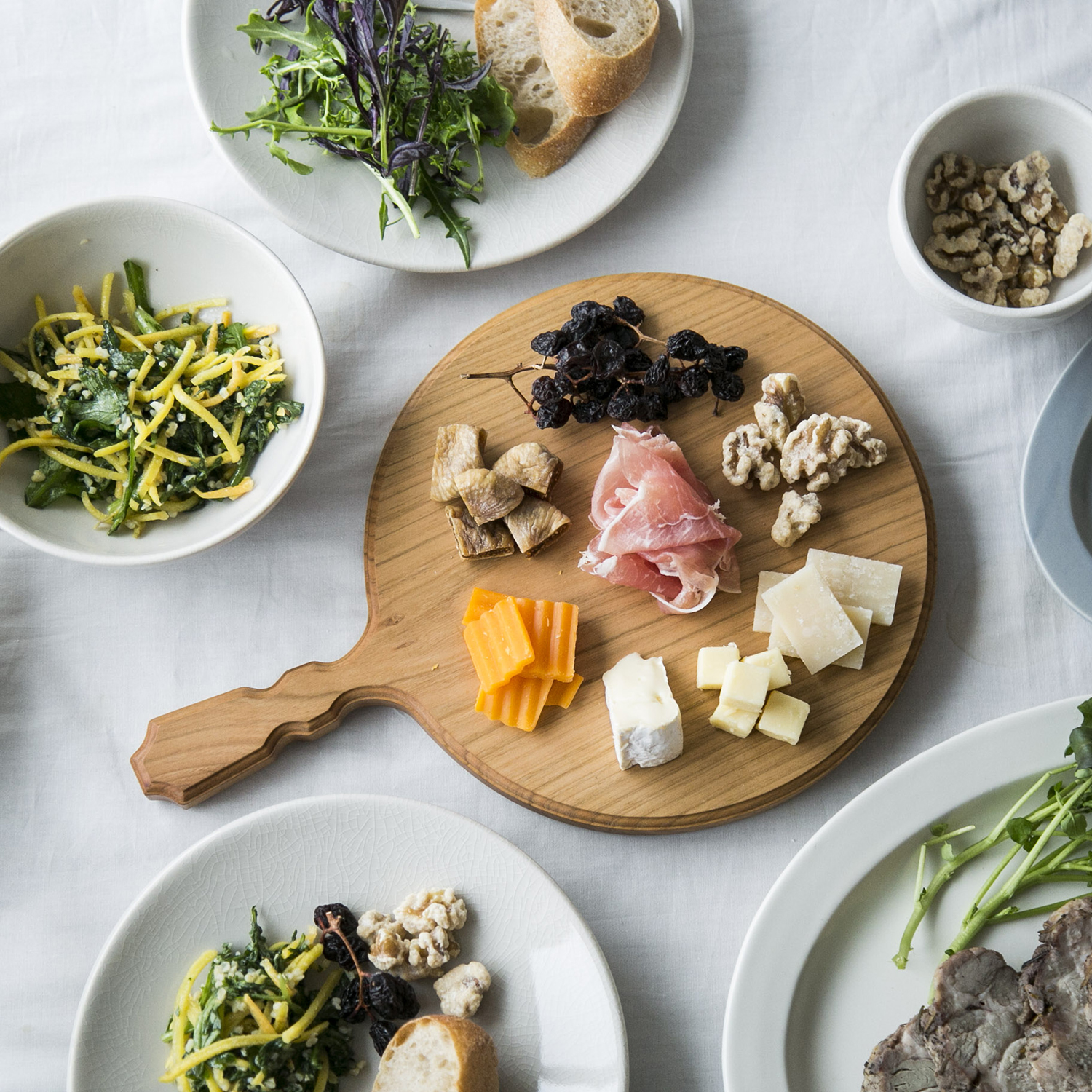 woodpecker/山桜のカッティングボード 丸 -プレートとしても活躍する