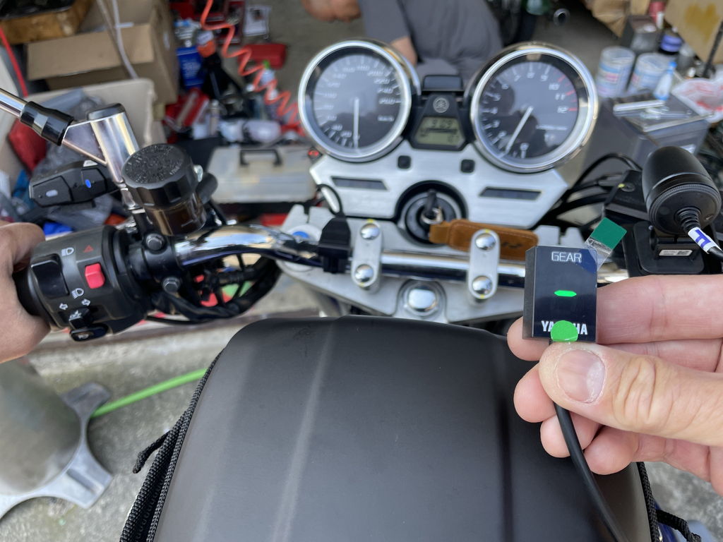 アイプロ製☆シフトインジケーター APY1 青 WR250R⁄X XJR1300 WR250X