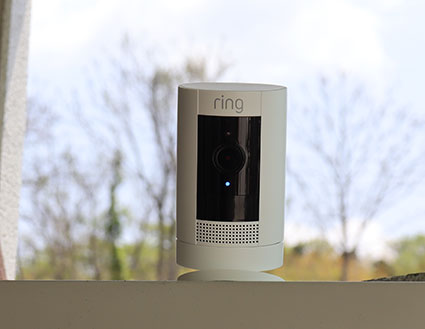 Amazonの監視カメラ「Ring Stick Up Cam Battery（リング スティック