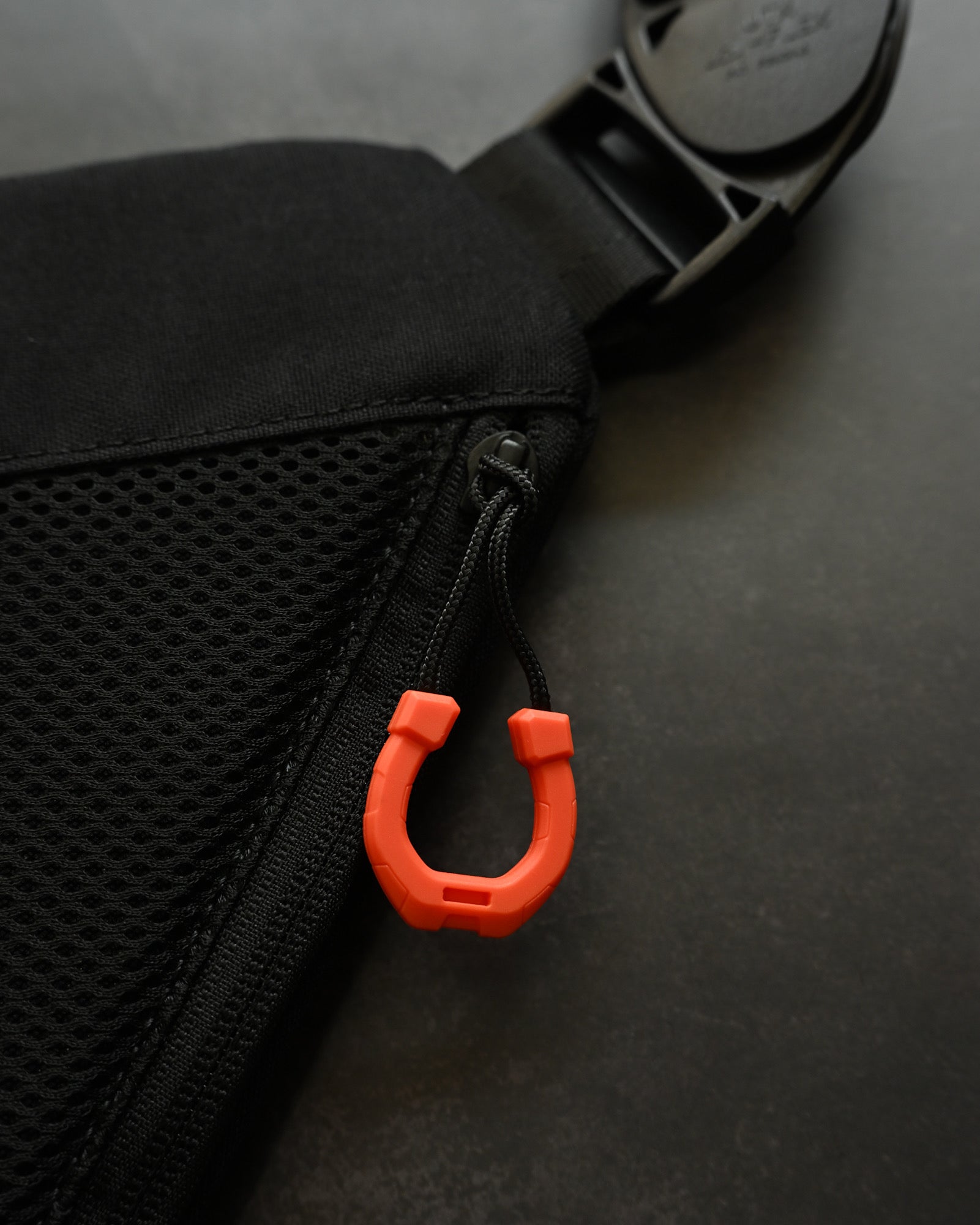 TacticalGeek Cache L1 Concealed Carry Shoulder Bag – 三泉商店