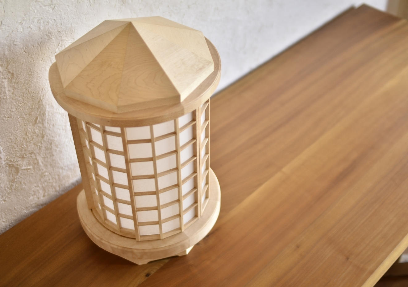 祈り”を身近に、心に癒しを。木工一筋43年の職人による『和と光の厨子