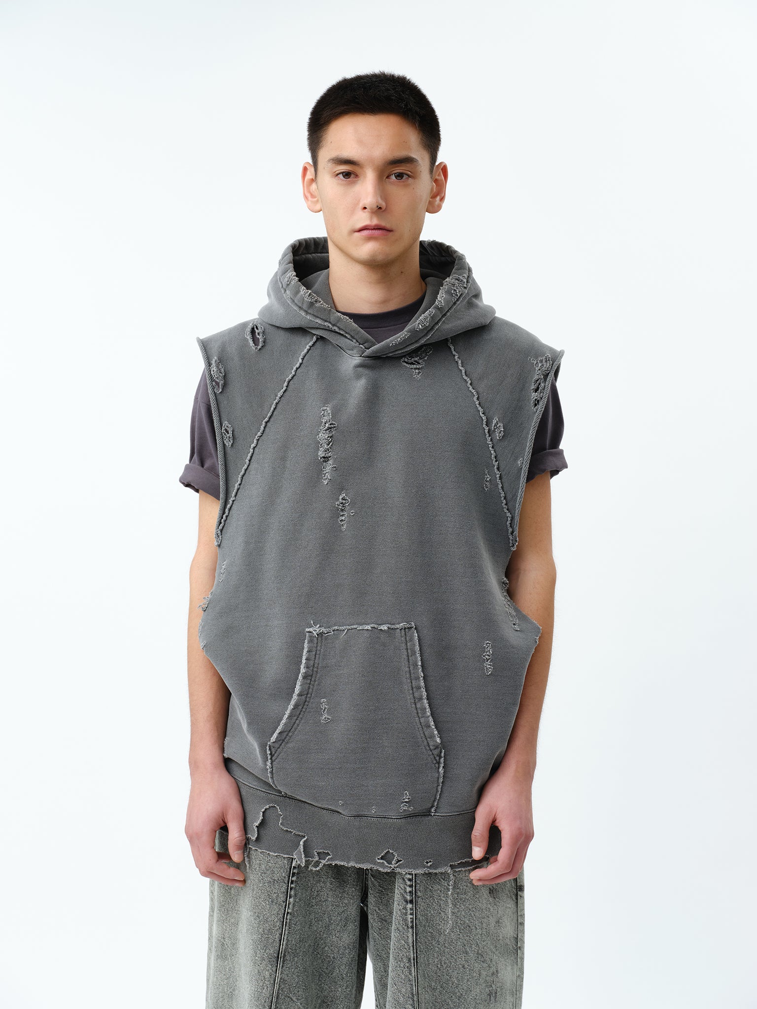 切手95-GARMENT DYED SLEEVELESS HOODED