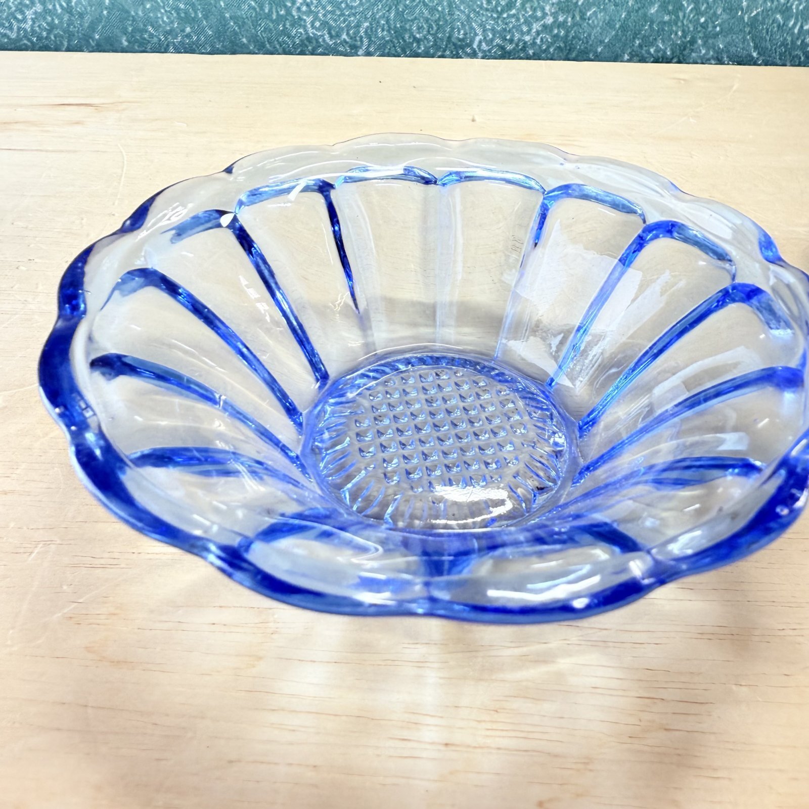 古いガラスの氷コップ プレスガラス 青ガラス各種 花柄 ガラス器 1個