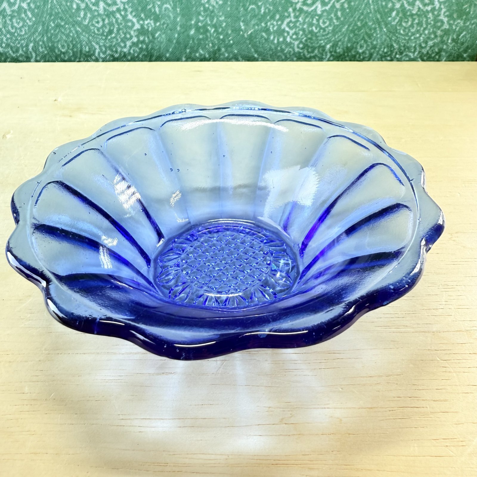 古いガラスの氷コップ プレスガラス 青ガラス各種 花柄 ガラス器 1個