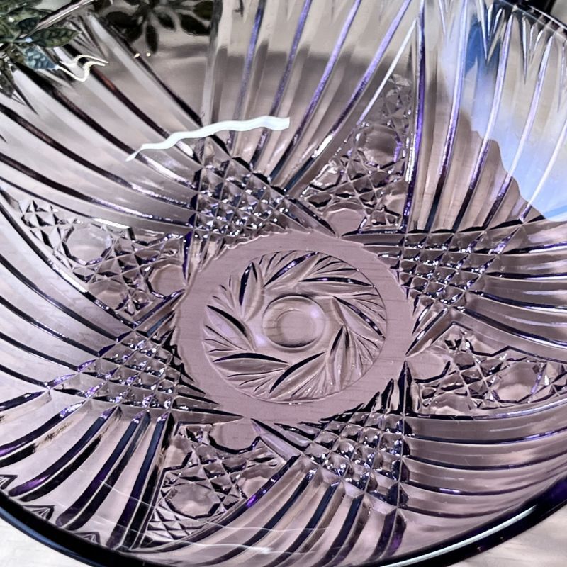 紫色のナス型ガラスボウル 紫色のナス型ガラスボウル