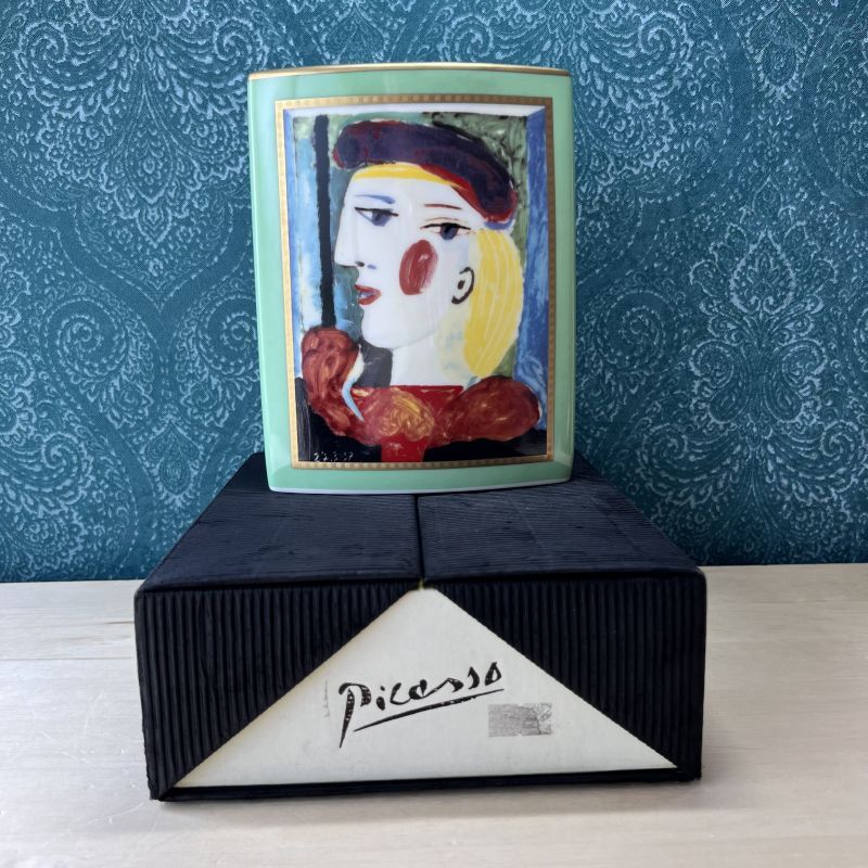 パブロ ピカソ(PABLO PICASSO)、【花模様のクロスの上の花瓶】 パブロ