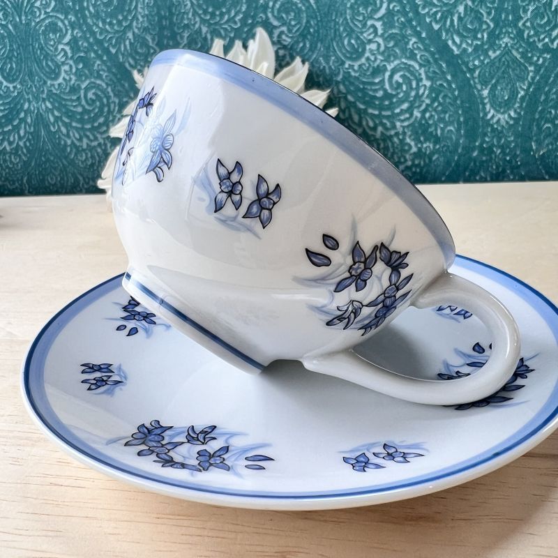 青いドラゴンと桜の花の陶器カップ 青いドラゴンと桜の花の陶器カップ