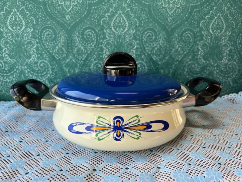 青い蓋のレトロモダンなホーロー鍋 浅鍋 幾何学模様 20cm HN298