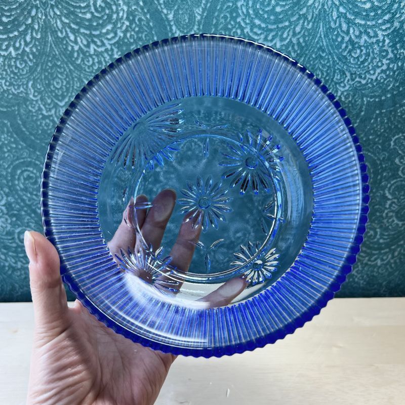 青色ストライプのガラス製器 青色ストライプのガラス製器