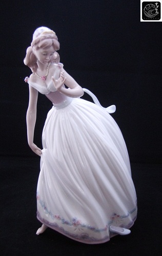 リヤドロ】【シンデレラ（宮殿の階段で）】【絶版】【5957】